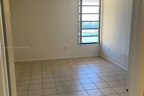 Снять в аренду квартиру в Майами, Флорида 1 спальня, 75.53м2, № 2005533 - фото 4