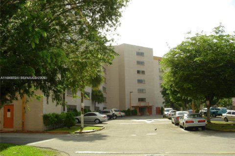 Снять в аренду квартиру в Майами, Флорида 1 спальня, 75.53м2, № 2005533 - фото 9