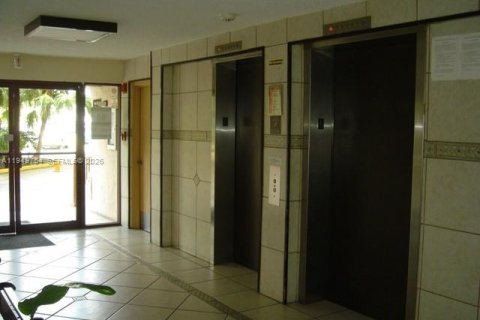 Снять в аренду квартиру в Майами, Флорида 1 спальня, 75.53м2, № 2005533 - фото 10