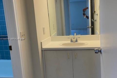 Снять в аренду квартиру в Майами, Флорида 1 спальня, 75.53м2, № 2005533 - фото 3