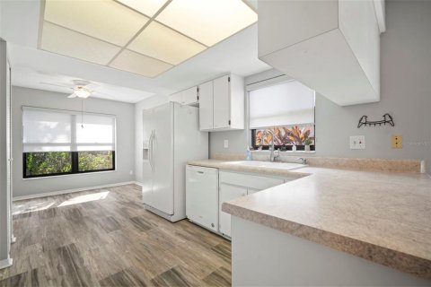 Condo in Sun City Center, Florida, 2 bedrooms  № 1851778 - photo 22