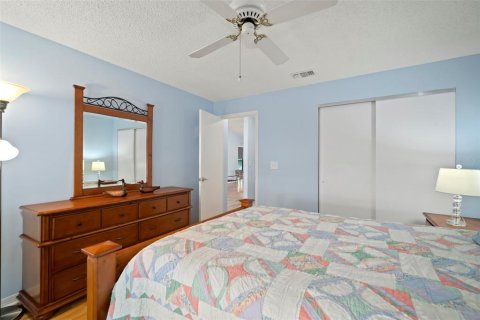 Condo in Sun City Center, Florida, 2 bedrooms  № 1851778 - photo 9