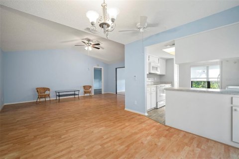 Condo in Sun City Center, Florida, 2 bedrooms  № 1851778 - photo 19
