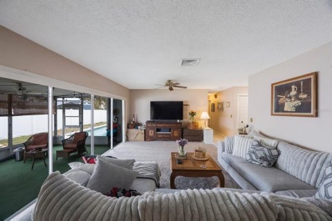 House in Tampa, Florida 4 bedrooms, 164.07 sq.m. № 1552905 - photo 8