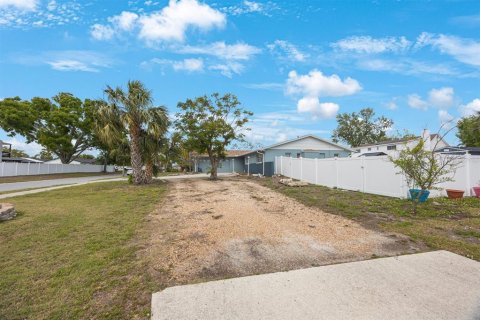 House in Tampa, Florida 4 bedrooms, 164.07 sq.m. № 1552905 - photo 24