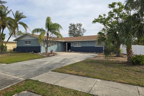 House in Tampa, Florida 4 bedrooms, 164.07 sq.m. № 1552905 - photo 2