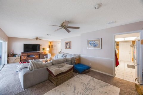 House in Tampa, Florida 4 bedrooms, 164.07 sq.m. № 1552905 - photo 15