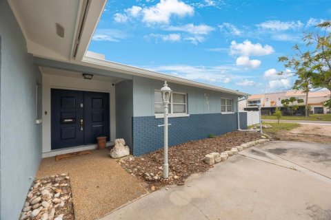 House in Tampa, Florida 4 bedrooms, 164.07 sq.m. № 1552905 - photo 27