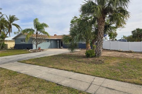 House in Tampa, Florida 4 bedrooms, 164.07 sq.m. № 1552905 - photo 22