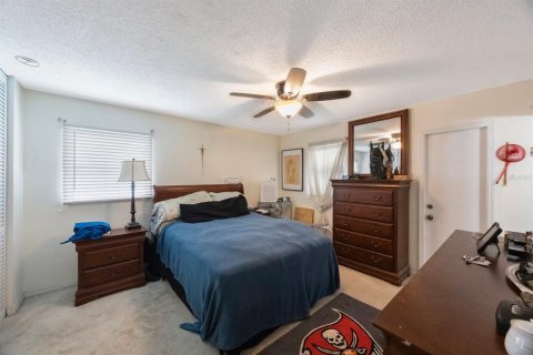House in Tampa, Florida 4 bedrooms, 164.07 sq.m. № 1552905 - photo 16