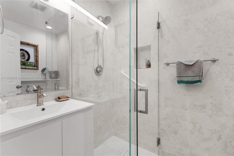 Casa en alquiler en Miami, Florida, 3 dormitorios, 111.67 m2 № 1956319 - foto 12