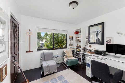 Casa en alquiler en Miami, Florida, 3 dormitorios, 111.67 m2 № 1956319 - foto 13