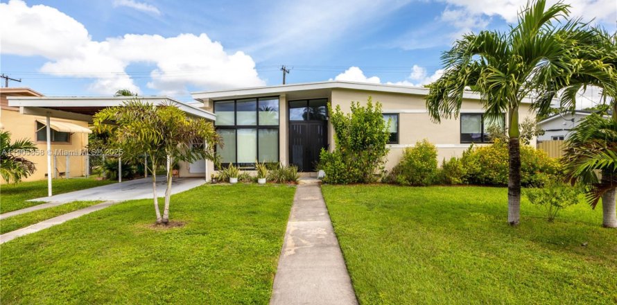 Casa en Miami, Florida 3 dormitorios, 111.67 m2 № 1956319