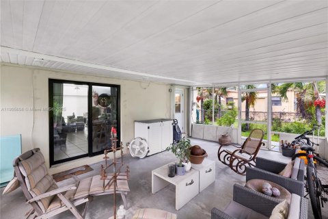 Casa en alquiler en Miami, Florida, 3 dormitorios, 111.67 m2 № 1956319 - foto 17