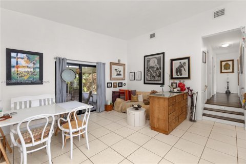 Casa en alquiler en Miami, Florida, 3 dormitorios, 111.67 m2 № 1956319 - foto 6