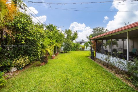 Casa en alquiler en Miami, Florida, 3 dormitorios, 111.67 m2 № 1956319 - foto 21