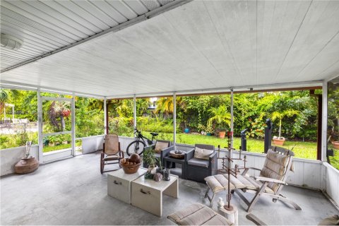 Casa en alquiler en Miami, Florida, 3 dormitorios, 111.67 m2 № 1956319 - foto 18