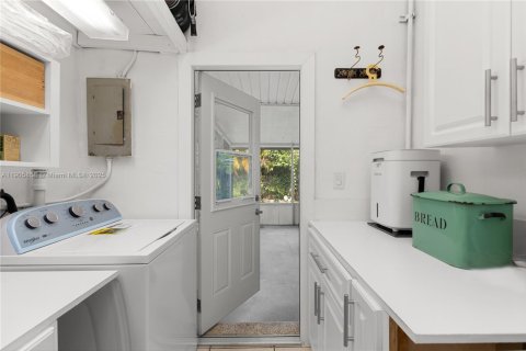 Casa en alquiler en Miami, Florida, 3 dormitorios, 111.67 m2 № 1956319 - foto 15