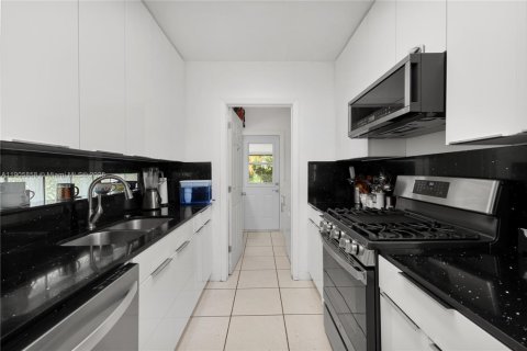 Casa en alquiler en Miami, Florida, 3 dormitorios, 111.67 m2 № 1956319 - foto 8