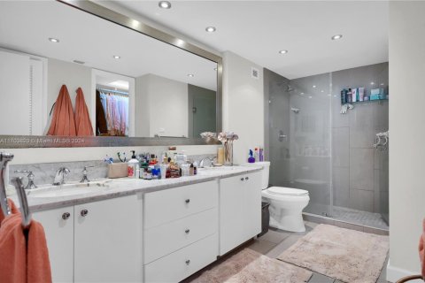 Condo in Key Biscayne, Florida, 2 bedrooms  № 1731977 - photo 22