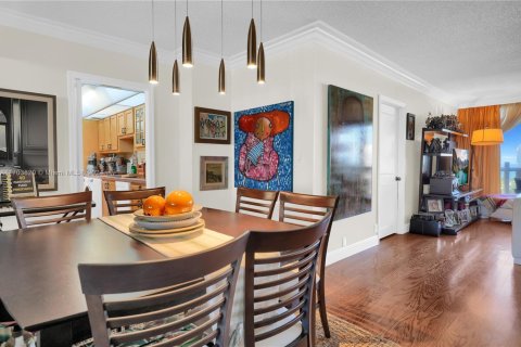 Condo in Key Biscayne, Florida, 2 bedrooms  № 1731977 - photo 19