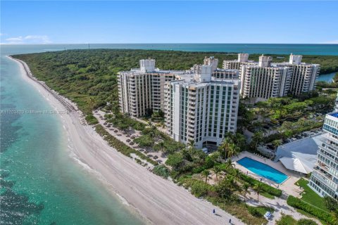 Condo in Key Biscayne, Florida, 2 bedrooms  № 1731977 - photo 1