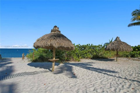 Condo in Key Biscayne, Florida, 2 bedrooms  № 1731977 - photo 4