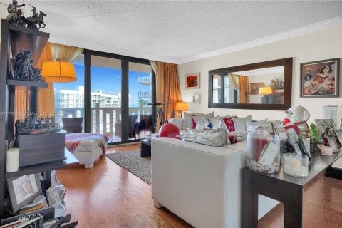 Condo in Key Biscayne, Florida, 2 bedrooms  № 1731977 - photo 14