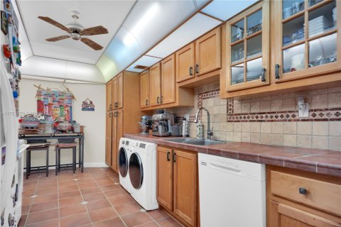 Condo in Key Biscayne, Florida, 2 bedrooms  № 1731977 - photo 25