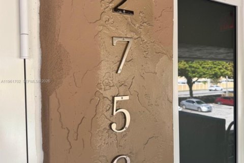 Снять в аренду кондоминиум в Хайалиа, Флорида 2 спальни, 80.82м2, № 2024512 - фото 15