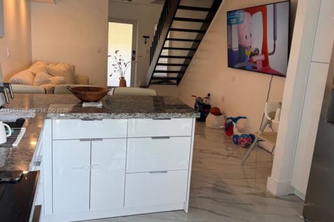 Снять в аренду кондоминиум в Хайалиа, Флорида 2 спальни, 80.82м2, № 2024512 - фото 3