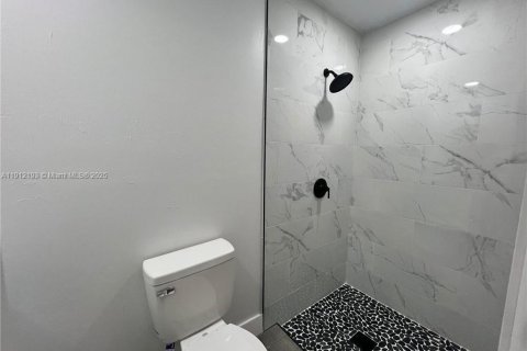 House in Lehigh Acres, Florida 2 bedrooms, 83.15 sq.m. № 2013499 - photo 5