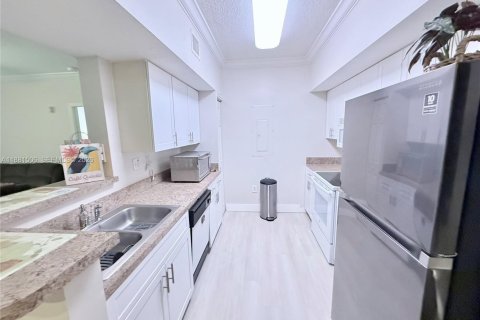 Condominio en venta en Pembroke Pines, Florida, 2 dormitorios, 104.98 m2 № 2063358 - foto 9