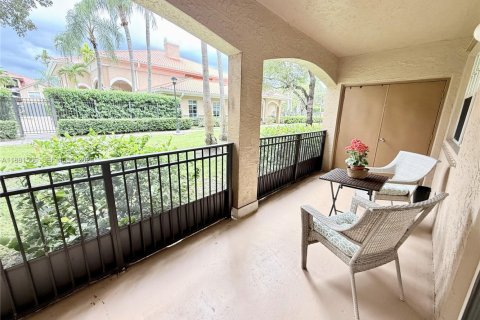 Condominio en venta en Pembroke Pines, Florida, 2 dormitorios, 104.98 m2 № 2063358 - foto 3