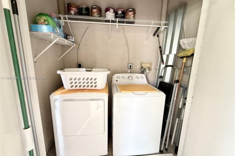 Condominio en venta en Pembroke Pines, Florida, 2 dormitorios, 104.98 m2 № 2063358 - foto 20