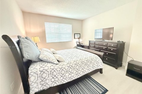 Condominio en venta en Pembroke Pines, Florida, 2 dormitorios, 104.98 m2 № 2063358 - foto 16