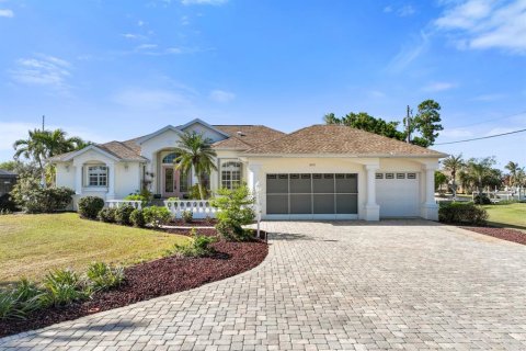 House in Placida, Florida 3 bedrooms, 234.76 sq.m. № 1555265 - photo 3