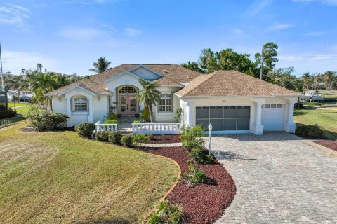 House in Placida, Florida 3 bedrooms, 234.76 sq.m. № 1555265 - photo 5