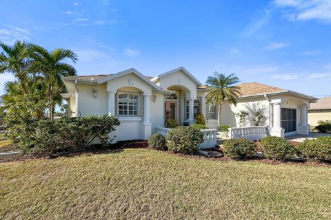House in Placida, Florida 3 bedrooms, 234.76 sq.m. № 1555265 - photo 8