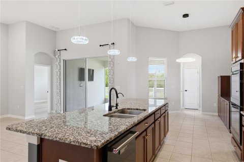 House in Wesley Chapel, Florida 4 bedrooms, 244.98 sq.m. № 2220179 - photo 8