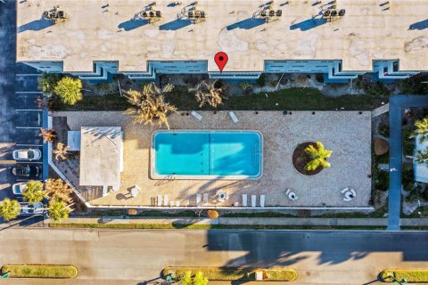 Condo in Cape Canaveral, Florida, 1 bedroom № 2145038 - photo 2