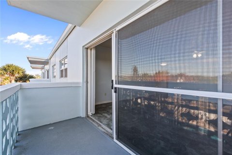 Condo in Cape Canaveral, Florida, 1 bedroom № 2145038 - photo 8