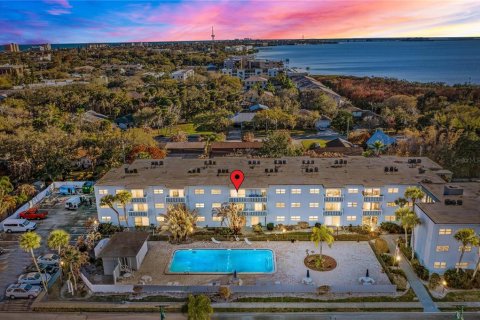 Condo in Cape Canaveral, Florida, 1 bedroom № 2145038 - photo 27