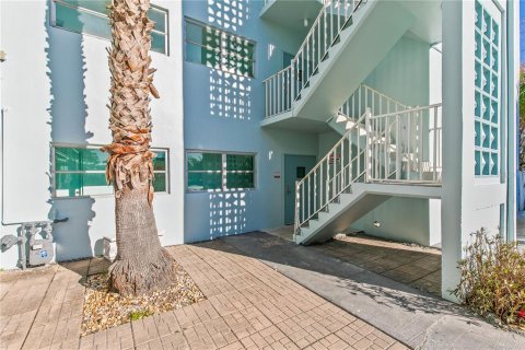 Condo in Cape Canaveral, Florida, 1 bedroom № 2145038 - photo 30