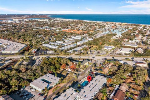 Condo in Cape Canaveral, Florida, 1 bedroom № 2145038 - photo 25