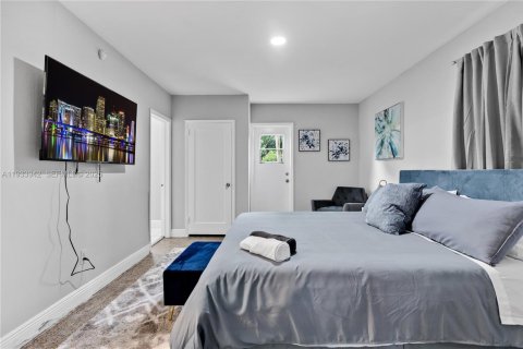 Снять в аренду виллу или дом в Майами, Флорида 263.01м2, № 1992212 - фото 2