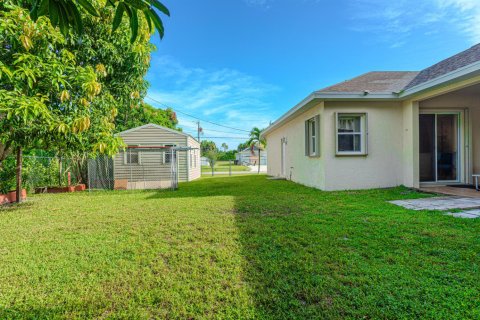 House in Port St. Lucie, Florida 4 bedrooms, 183.39 sq.m. № 2083032 - photo 24