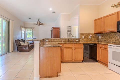 House in Port St. Lucie, Florida 4 bedrooms, 183.39 sq.m. № 2083032 - photo 9