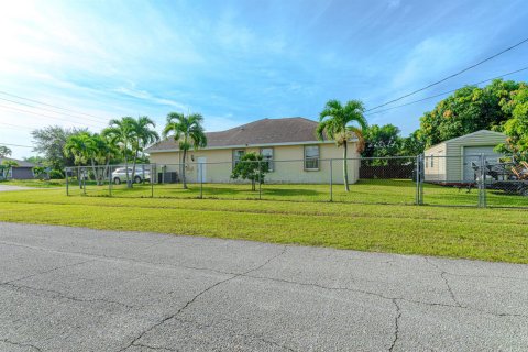 House in Port St. Lucie, Florida 4 bedrooms, 183.39 sq.m. № 2083032 - photo 28