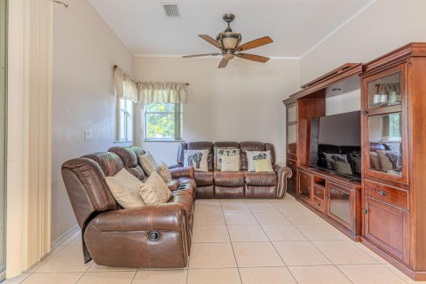 House in Port St. Lucie, Florida 4 bedrooms, 183.39 sq.m. № 2083032 - photo 11